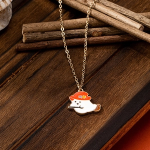 Collier pendentif fantôme mignon avec chapeau orange étoilé pour Halloween, chaîne dorée