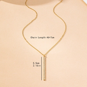 Collier pendentif géométrique doré avec strass scintillants et chaîne de 46+7 cm