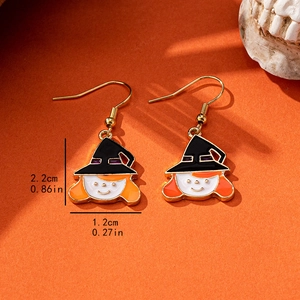 Süße Halloween kleine Hexe Mädchen Ohrringe mit Goldhaken auf orangefarbenem Grund