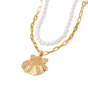 Collier double rang doré avec rangée de perles et pendentif coquillage étincelant