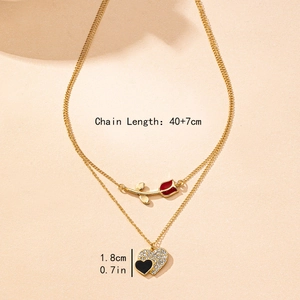 Collier double couche doré avec pendentifs rose rouge et cœur noir, 40+7cm