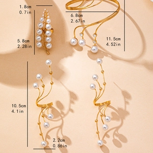 Set gioielli con perle dorate e motivi a foglie con dimensioni dettagliate incluse