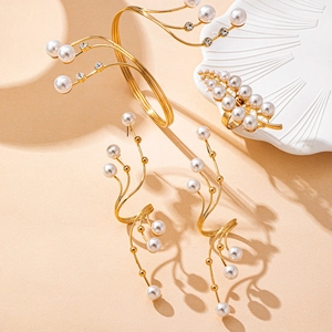 Set gioielli geometrici dorati con perle finte, bracciale, anello e orecchini pendenti