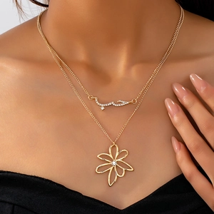 Collier Double Rang Plaqué Or Alliage Fleur Creuse Et Pendentif Amour Arabe Avec Strass Bijoux Élégants Pour Femmes