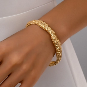 Irregular Geometric Cuff Bracelet Zinc Alloy Hammered Texture Minimalist Gold Tone Fashion Jewelry For Women