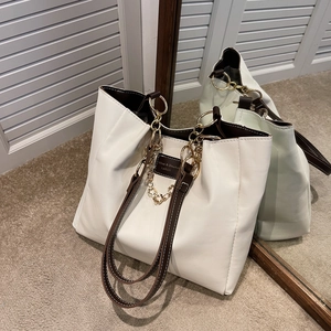 Women Large Capacity Tote Bag PU Leather Shoulder Bag With Golden Flower Chain Contrast Color Stitching Fashion Commuting