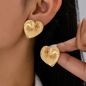 Textured Heart Stud Earrings For Women Zinc Alloy With Stainless Steel Earring Post Minimalist Luxury Gold Jewelry