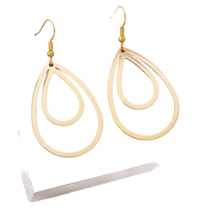 Boucles d'oreilles minimalistes en forme de double goutte dorée au design géométrique