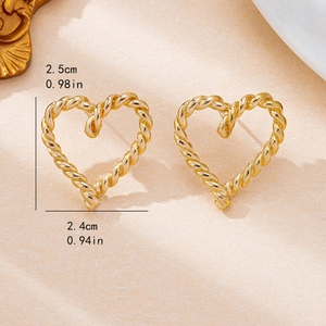 Minimalistische goldene Herzohrringe mit gedrehtem Seildesign und Abmessungen