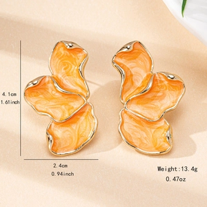 Boucles d'oreilles fleurs en émail orange irrégulier avec monture dorée artistique