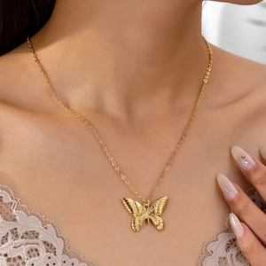 Collier Pendentif Papillon Élégant En Alliage De Zinc Galvanisé Doré Accessoires De Mode Pour Femmes Cadeau