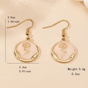 Boucles d'oreilles rose rétro dorées avec dimensions 3,9 cm et 2,3 cm