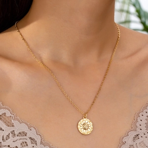 Sun Face Pendant Necklace Vintage Zinc Alloy Relief Coin Celestial Jewelry For Women Retro Style Elegant Accessory