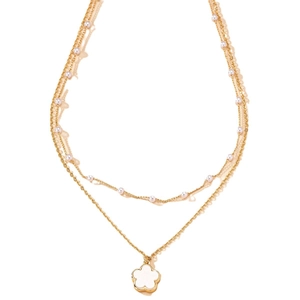 Elegante doppellagige Goldhalskette mit Kleeblatt-Anhänger und weißen Perlenakzenten