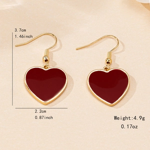Boucles d'oreilles cœur dorées en émail rouge avec dimensions détaillées en pouces