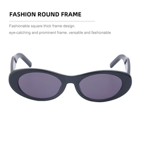 Détail de lunettes de soleil rondes à monture épaisse noire et verres teintés foncés