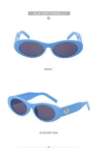 Détail de lunettes de soleil ovales bleu ciel avec accents dorés et verres gris foncé