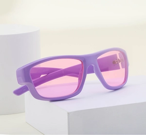 Détails de lunettes Y2K avec monture violette brillante et verres roses