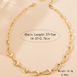 Collier élégant doré avec maillons gouttes évidés et chaîne de réglage à mousqueton
