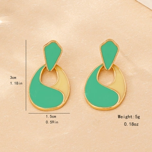 Retro geometric hollow teardrop earrings with green and beige enamel in gold plating