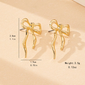 Golden ribbon bow earrings with dimensions and weight specs for a stylish look