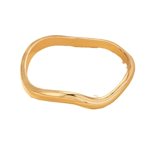 Minimalist gold wavy ring with high-polish finish, irregular sleek geometric design