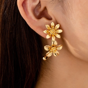 Vintage French Style Flower Stud Earrings Alloy Gold Plated Elegant Floral Dangle Ear Jewelry For Women Daily Party Wear
