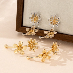 Elegant floral stud earrings set with two-tone metal texture and vintage flower designs