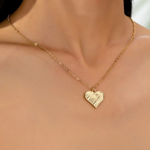 Élégant Collier Pendentif Coeur Pour Femmes Alliage De Zinc Texture Dépolie Couleur Or Bijoux De Mode Romantique