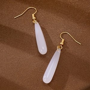 Boucles d'oreilles pendantes dorées avec résine lavande pour le quotidien et les fêtes