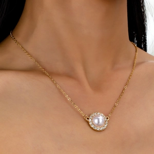 Eleganter Anhänger Halskette Gold Plattiert Legierung Kunstperle Strass Rund Pendler Schmuck Für Damen