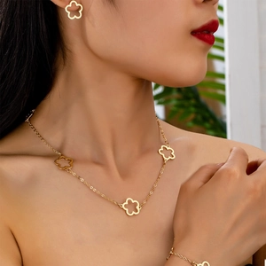 Hollow Five Leaf Clover Necklace Bracelet And Stud Earrings Gold Plated Elegant Fashion Jewelry For Women