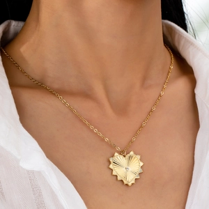 Heart Pendant Necklace Gold Plated Alloy Sunburst Texture Zircon Inlay Elegant Daily Jewelry For Women