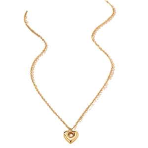 Collier avec pendentif cœur doré poli pour femme avec chaîne en O minimaliste sur blanc