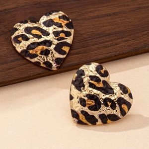 Elegant gold heart earrings with leopard print and hammered metal texture for women