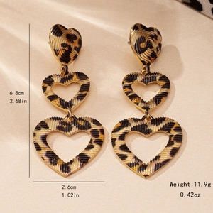 Three-tier hollow heart leopard print drop earrings with size and weight dimensions