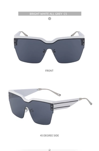 Vues de face et de profil à 45 degrés de lunettes de soleil oversize blanches à verres gris