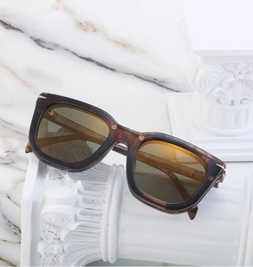 Macro view of tortoiseshell square sunglasses with DB7088 model and size specs on temple