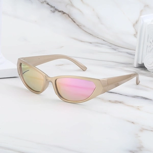 Y2K polarized cat eye sunglasses with champagne gold frames and gradient lenses