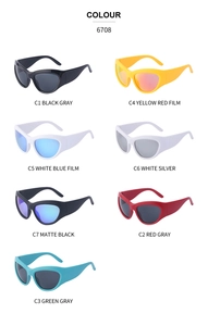 Vue en grille de sept options de couleurs pour lunettes de soleil de sport 6708