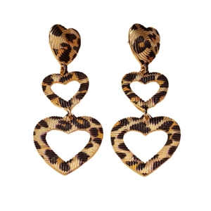Fashionable hollow heart-shaped leopard print drop earrings with vintage bohemian style