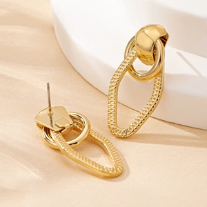 Elegant gold geometric earrings featuring a zipper pull design and woven texture rings