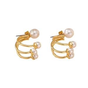 French style C-shaped multi-layer gold earrings featuring four elegant white pearls
