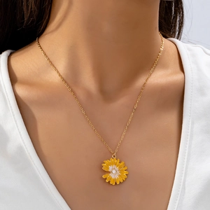 Daisy Pendant Necklace Zinc Alloy Enamel Drip Oil Gold Tone Floral Flower Sweet Trendy Jewelry For Women Girls