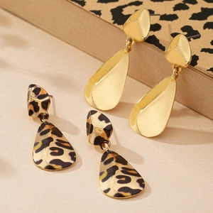Boucles d'oreilles géométriques en forme de goutte en or poli et imprimé léopard