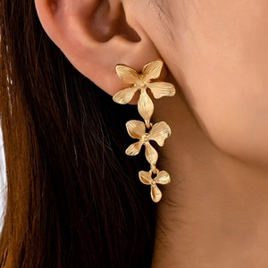 Orecchini Pendenti A Strati Con Fiori Oro Opaco Lega Di Zinco Lunghi Gioielli Floreali Eleganti Per Donne