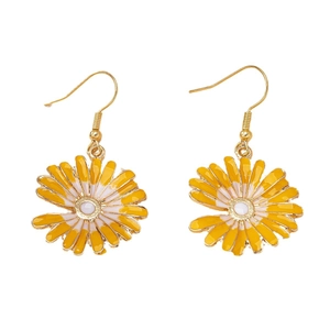 Boucles d'oreilles marguerites élégantes en émail blanc et jaune avec crochets dorés