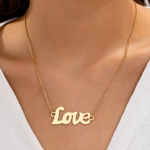 Collier À Pendentif Lettre Love Élégant Romantique Ton Or Métal Bijoux De Mode Accessoire Pour Femmes
