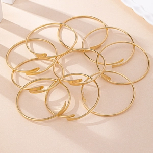 Lot de 10 bracelets joncs dorés minimalistes pour femmes au design plat ouvert
