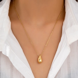Eleganter Wassertropfen Anhänger Halskette Minimalistische Zinklegierung Poliertes Gold Finish Tropfen Schmuck Für Damen Alltag